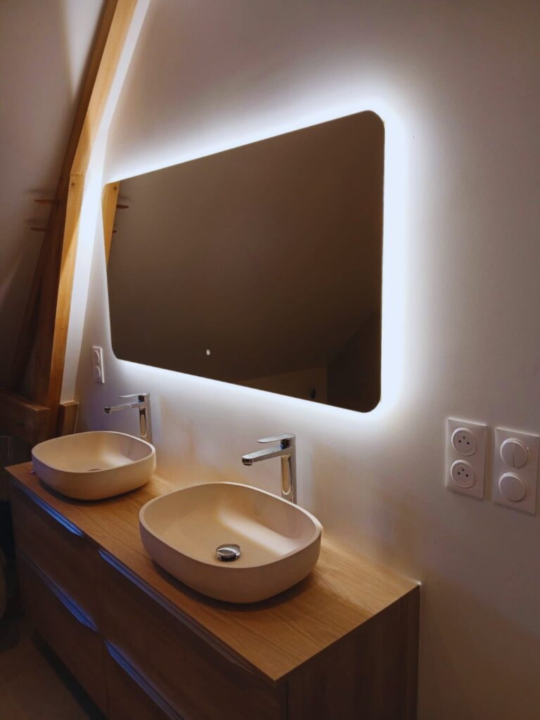 Installation d’éclairage LED mural dans une salle de bain – éclairage intérieur Fredhelec