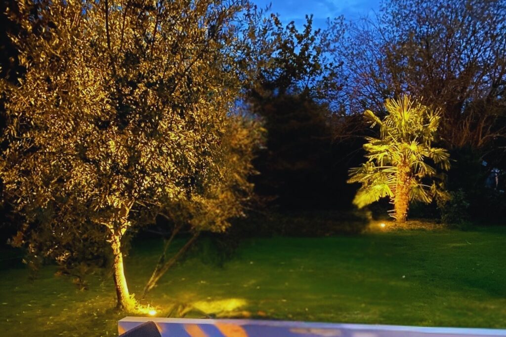 Installation d’un éclairage de jardin – mise en lumière extérieure Fredhelec